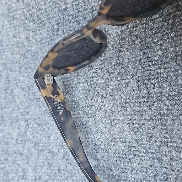 L) Dead coffin club sunglasses - Picture 8 of 8